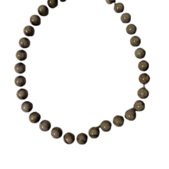 Vintage Fun & Funky Green Bead Necklace - Picture 2 of 3